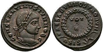 Римская Империя нуммий 321 - 324 Константин II в ранге цезаря CAESARVM NOSTRORVM VOT X Сисция Good Very fine (степень редкости C2) RIC 182 бронза 00-00