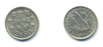 ПОРТУГАЛИЯ 2,5 ЭСКУДО 1977 ПАРУСНИК KM 590 медно-никель 80-422