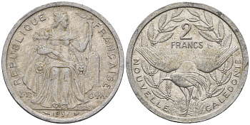 Французская Новая Каледония 2 франка 1997 птица кагу, (IEOM) KM 14, Schoen 11, Lec 68b алюминий    23-1427