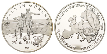 ФРГ медаль посвященная Чемпионату Европы 1988 - "финальный матч СССР-Нидерланды 25 июня 1988 в Мюнхене" 1988 диаметр 39 мм, вес 23,5 гр серебро PROOF 11-323-32