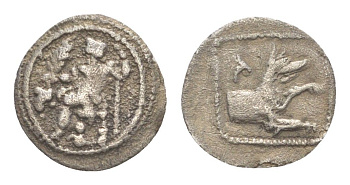 Киликия, Тарс тритеморий (3/4 обола) IV век до н.э. Баал на троне, держит виноградную гроздь/передняя часть волка, полумесяц, 0,57 гр, (из старой нидерландской коллекции) SNG Levante 223 серебро 1073-1-12