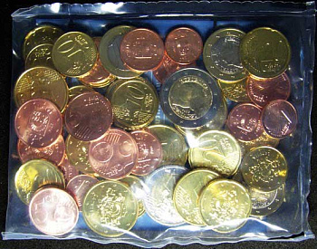 Латвия лот из 38 евромонет 2014 оригинальный набор банка Латвии, 14,23 евро = 10 латов    UNC  3-4-3-10