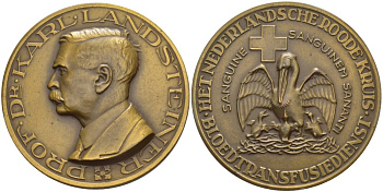 Нидерланды медаль ND профессор, доктор Карл Ландштейнер (1868-1943), лауреат Нобелевской премии, за открытие групп крови, нидерландское общество Красного креста, пеликан, диаметр 50 мм.  бронза 1089-5-13