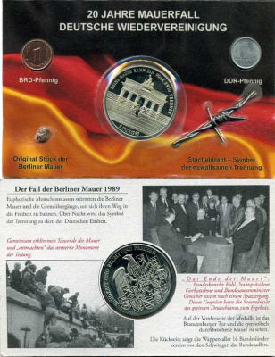 Германия набор из 2 монет плюс жетон 2009 оригинальный набор в картонном буклете 20-летие сноса Берлинской стены и народному единству, включает 1 пфенниг ФРГ и 1 пфенниг ГДР, частичку стены и колючей проволоки 3-6-4-34