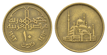 Египет 10 пиастров 1992 KM 732 латунь UNC 4673-615