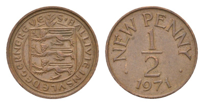 Гернси 1/2 пенни 1971 Елизавета II (1952-2022), герб, год-тип KM 20 бронза 4690-232