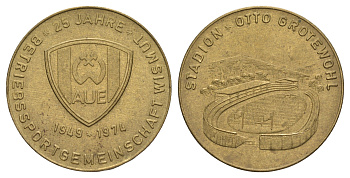 ГДР медаль в честь 25-летия клуба Эрцгебирге, Стадион Отто Гротеволя 1974 диаметр 31 мм, вес 16,6 гр латунь 4653-934