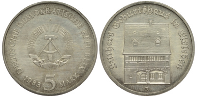 ГДР 5 марок 1983 А, Мартин Лютер, дом рождения в Айслебене KM 90, J. 1590 медно-никель UNC 413-6741