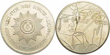 ГДР МЕДАЛЬ ND НАРОДНАЯ АРМИЯ ДЛЯ ЗАЩИТЫ РАБОЧИХ И КРЕСТЬЯН, ВЕС 25,06 ГР., ДИАМЕТР 35 ММ., В ОРИГИНАЛЬНОЙ ПЛАСТИКОВОЙ КОРОБКЕ 00-00