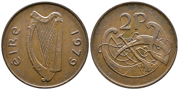 ИРЛАНДИЯ 2 ПЕНСА 1979 ВИНЬЕТКА В ВИДЕ СТИЛИЗОВАННОЙ ПТИЦЫ ИЗ ВТОРОЙ БИБЛИИ КАРЛА II ЛЫСОГО KM 21 бронза 4110-414