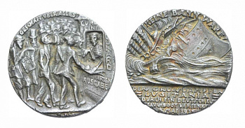 Германия медаль 1915 гибель Лузитании. Пассажиры покупают билеты у смерти. Карл Гетц. 55 мм Kienast 156 железо 00-00