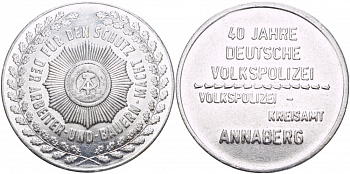 ГДР МЕДАЛЬ ND 40 ЛЕТ НАРОДНОЙ ПОЛИЦИИ, ОКРУЖНОЕ УПРАВЛЕНИЕ ПОЛИЦИИ ОКРУГА АННАБЕРГ, ДИАМЕТР 60 ММ., ВЕС 27,59 ГР., В ОРИГИНАЛЬНОЙ КОРОБКЕ алюминий 3-4-2-11