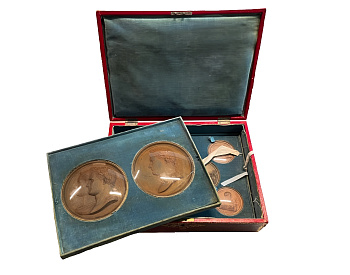 Набор бронзовых французских медалей и медальонов 1810 года. Оригинальный комплект. 0-0-02