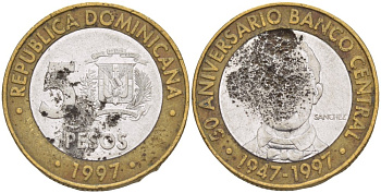 Доминиканская республика 5 песо 1997 50 лет центральному банку KM 88 биметалл 4541-1052